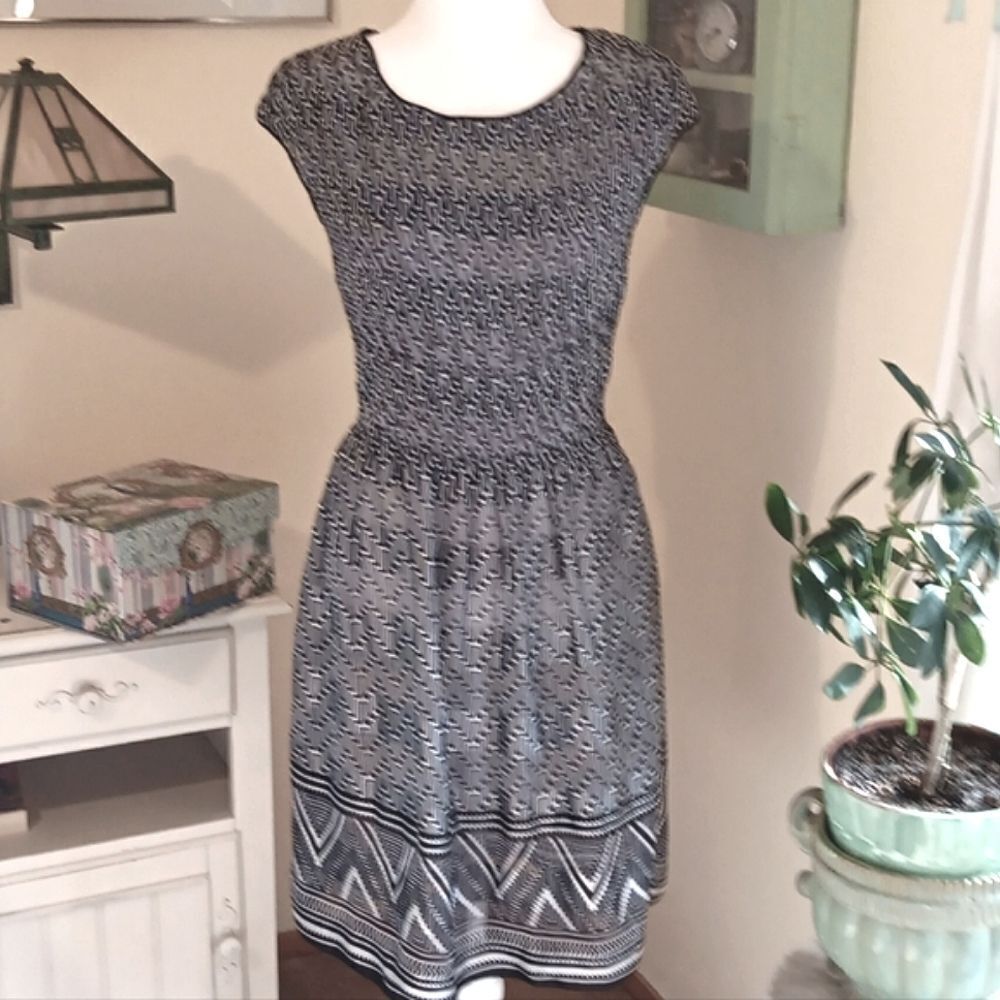 Max Edition Geometric Design Dress - Picture 9 of 9